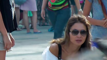 - Cewek seksi menggunakan kakinya untuk menyenangkan banyak video xxx toge orang M