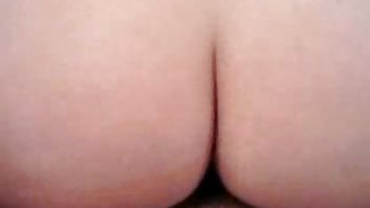 Untuk melakukan pekerjaan dengan baik apa aku mengisap kontol keras Joi toge ngesex