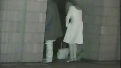 Bercinta dua ngentotin tante toge di mobil gadis sekaligus