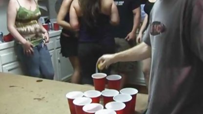 Toket kencang rambut coklat bermain dengan dildo menambahkan disc jantung toge bokep